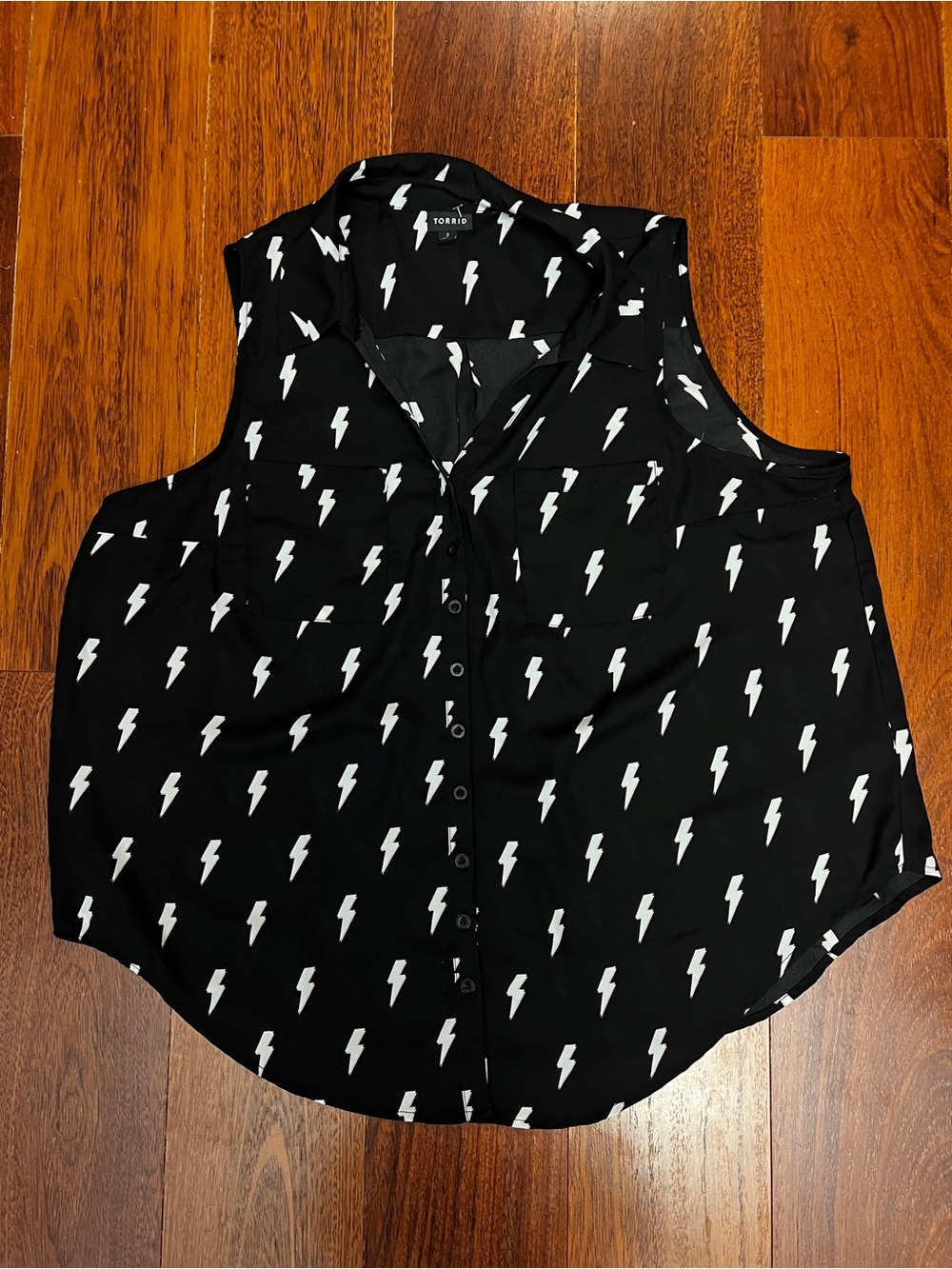 Torrid lightening bolt black sleeveless collared shirt 2x